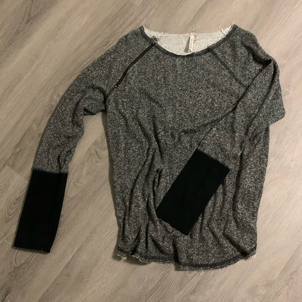Mittoshop black/gray long sleeve w/ zipper